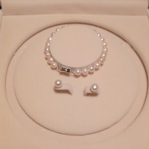 Pearl White Bracelet with Silver Accents